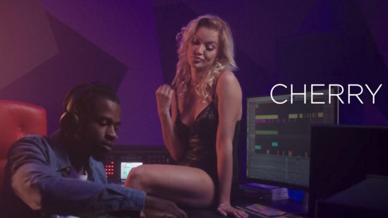 Blacked – Cherry Kiss – Loira Gostosa Leva a Melhor Gozada de BBC