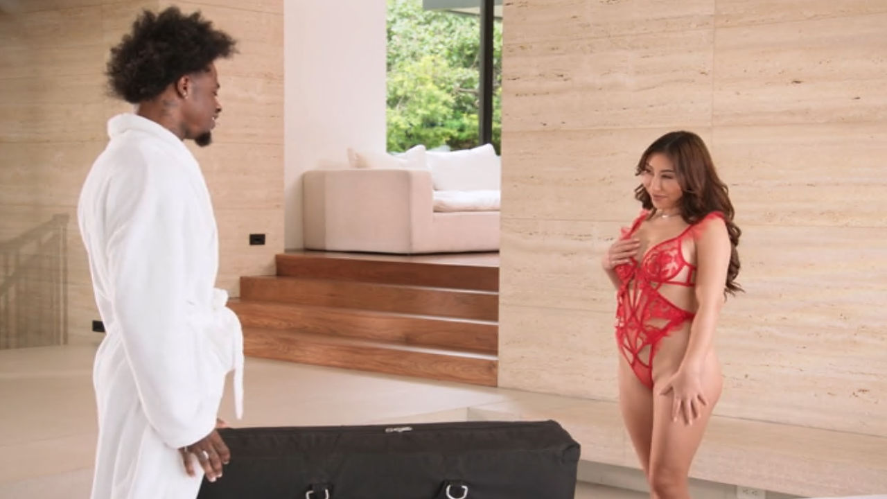 Blacked – Nicole Doshi – A Massagista Sedenta