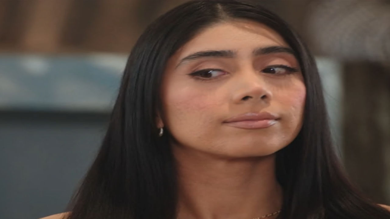 Blacked – Violet Myers – Violet, a Rainha, com Três Parceiros