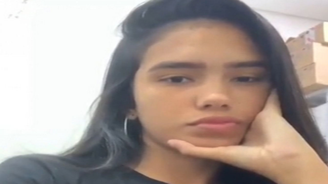 Morena gata fez video se exibindo