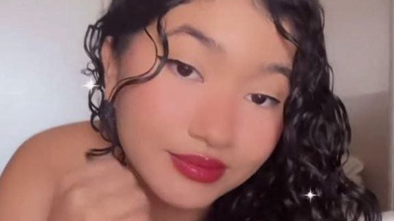 Novinha morena cacheada baixa renda gostosa