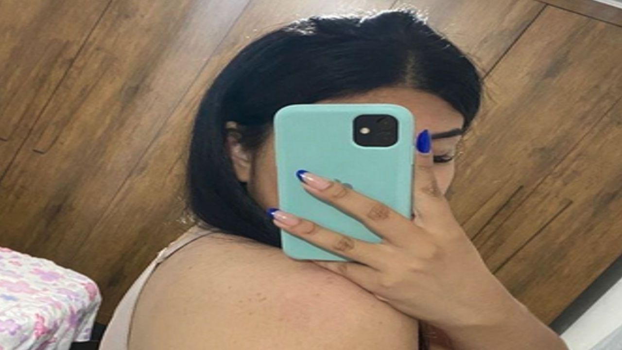 Safada confiou no comedor e caiu na net