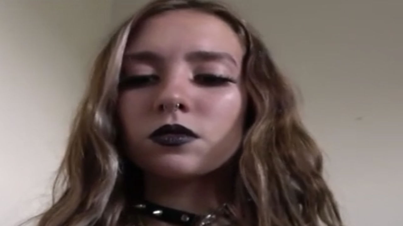 FamilyTherapy – Bailey Base – O Ritual Secreto