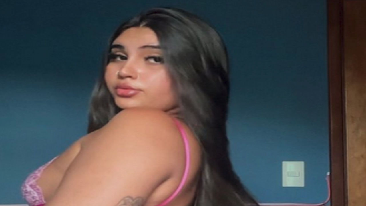 Transexual Mariana fazendo amor