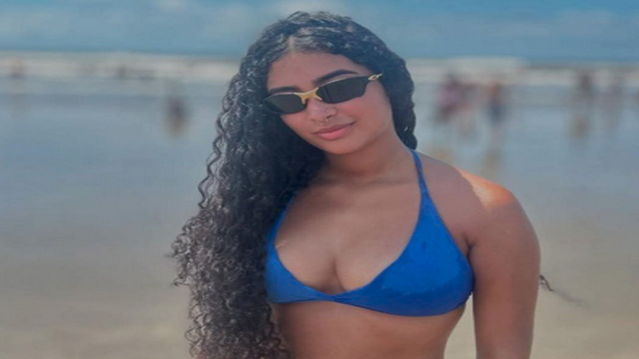 Morena boqueteira profissional agradando o ficante