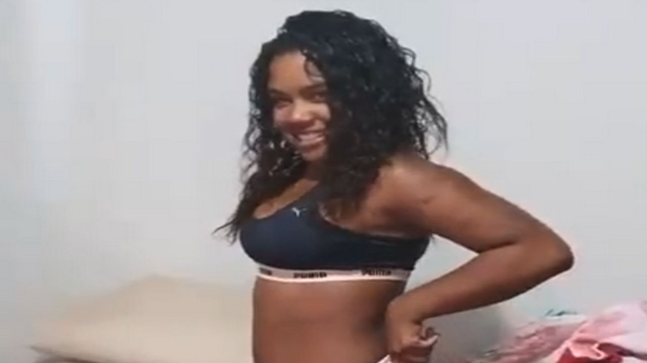 Morena putinha gemendo muito com seu amor