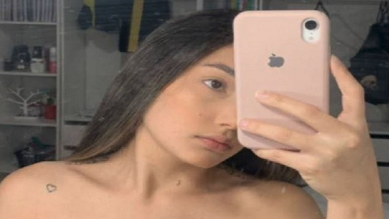 Novinha lindíssima vazou fodendo e pagando boquete