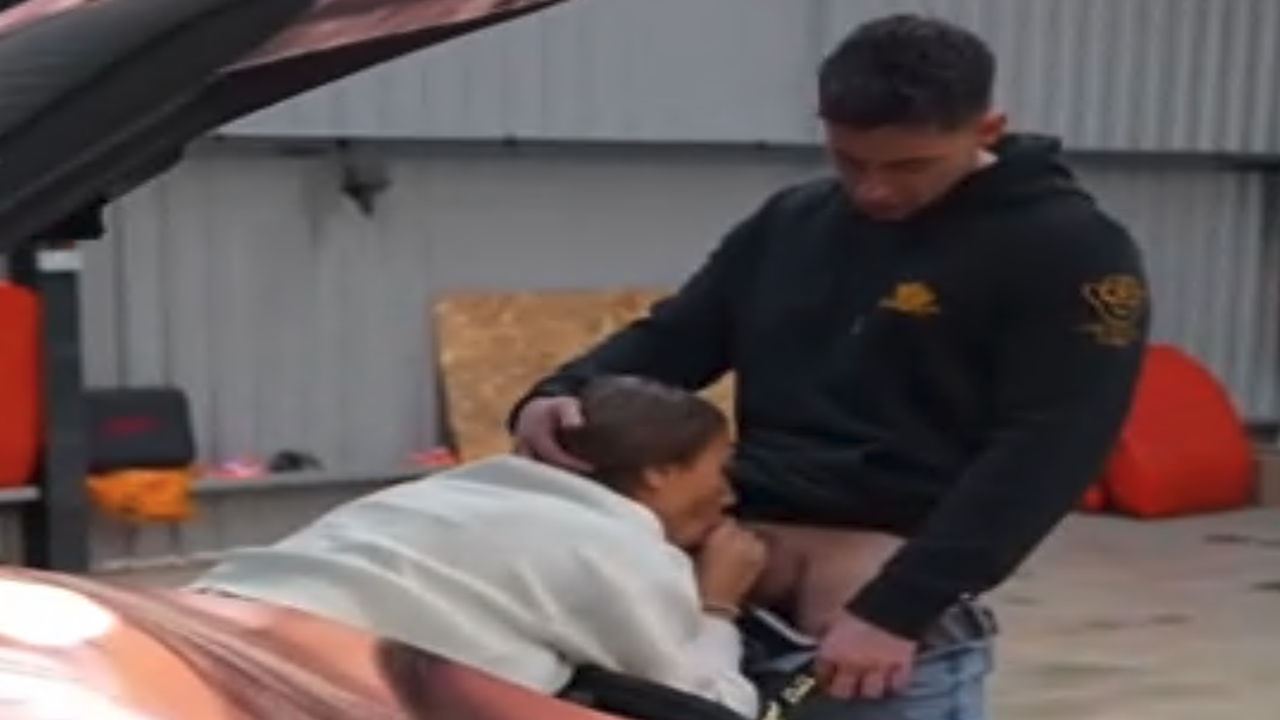 OnlyFans – Lily Phillips – Foda no Carro + Facial no Capô