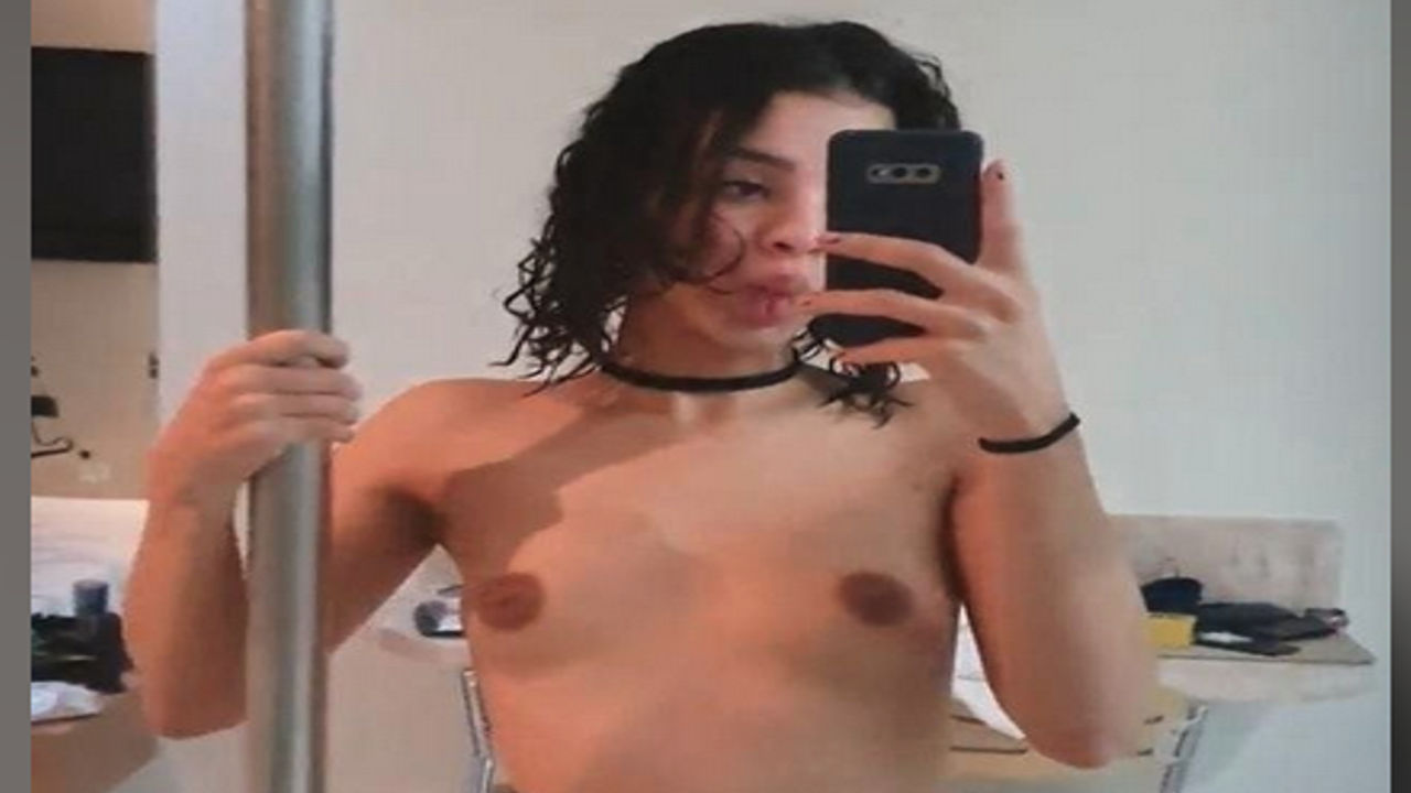 Tarada de baixa renda fazendo anal e tomando leite