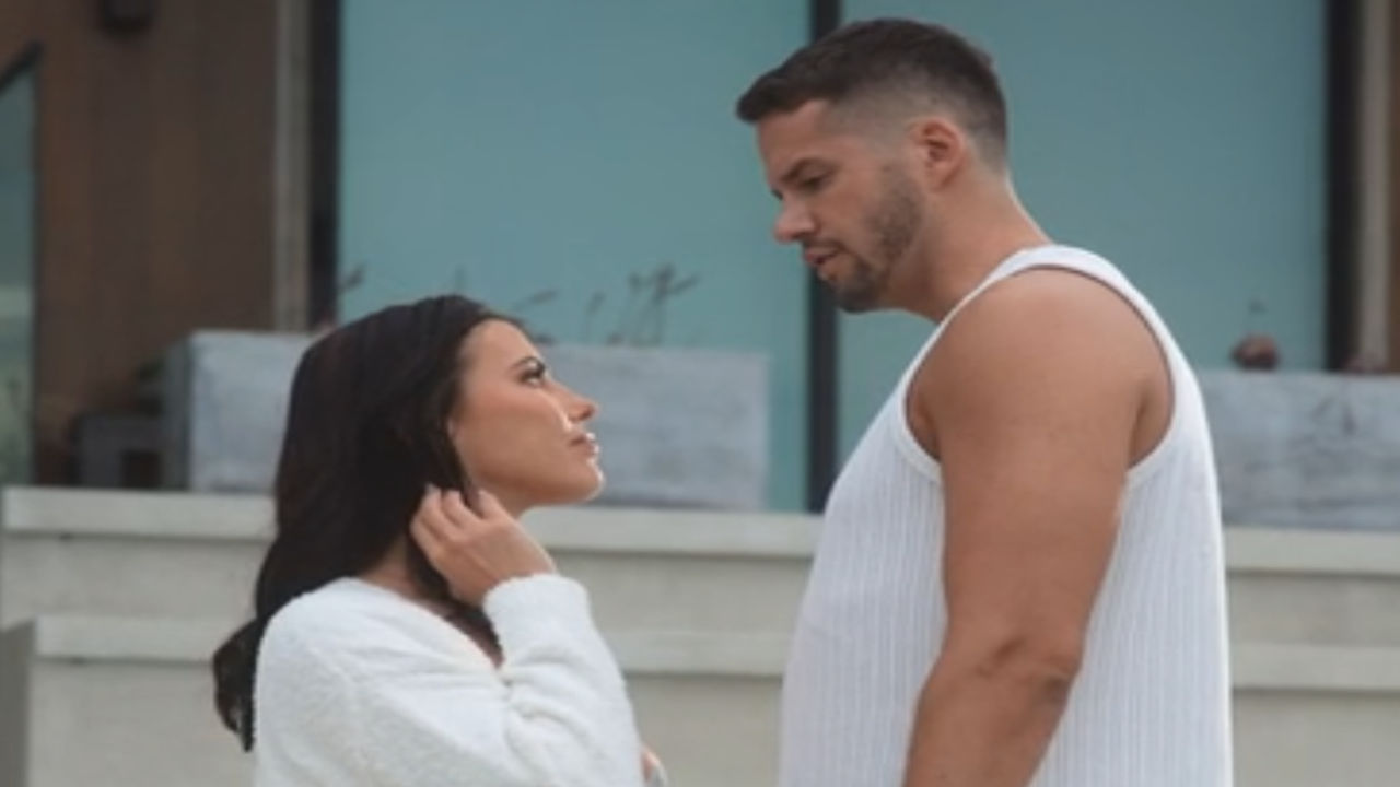 Tushy – Adriana Chechik – O Anal Perfeito