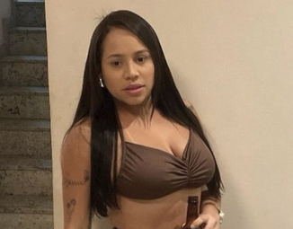 Baixinha gostosa transando em casa