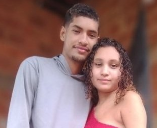 Branquinha cacheada vazou fodendo dentro do rio