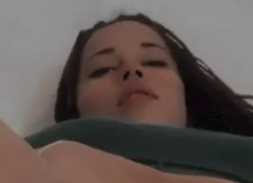 Linda cacheada na siririca