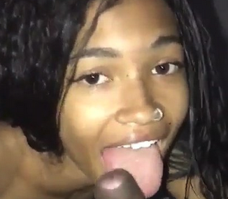 Novinha morena boqueteira caiu na net