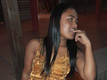 Moreninha safada fudendo na rua