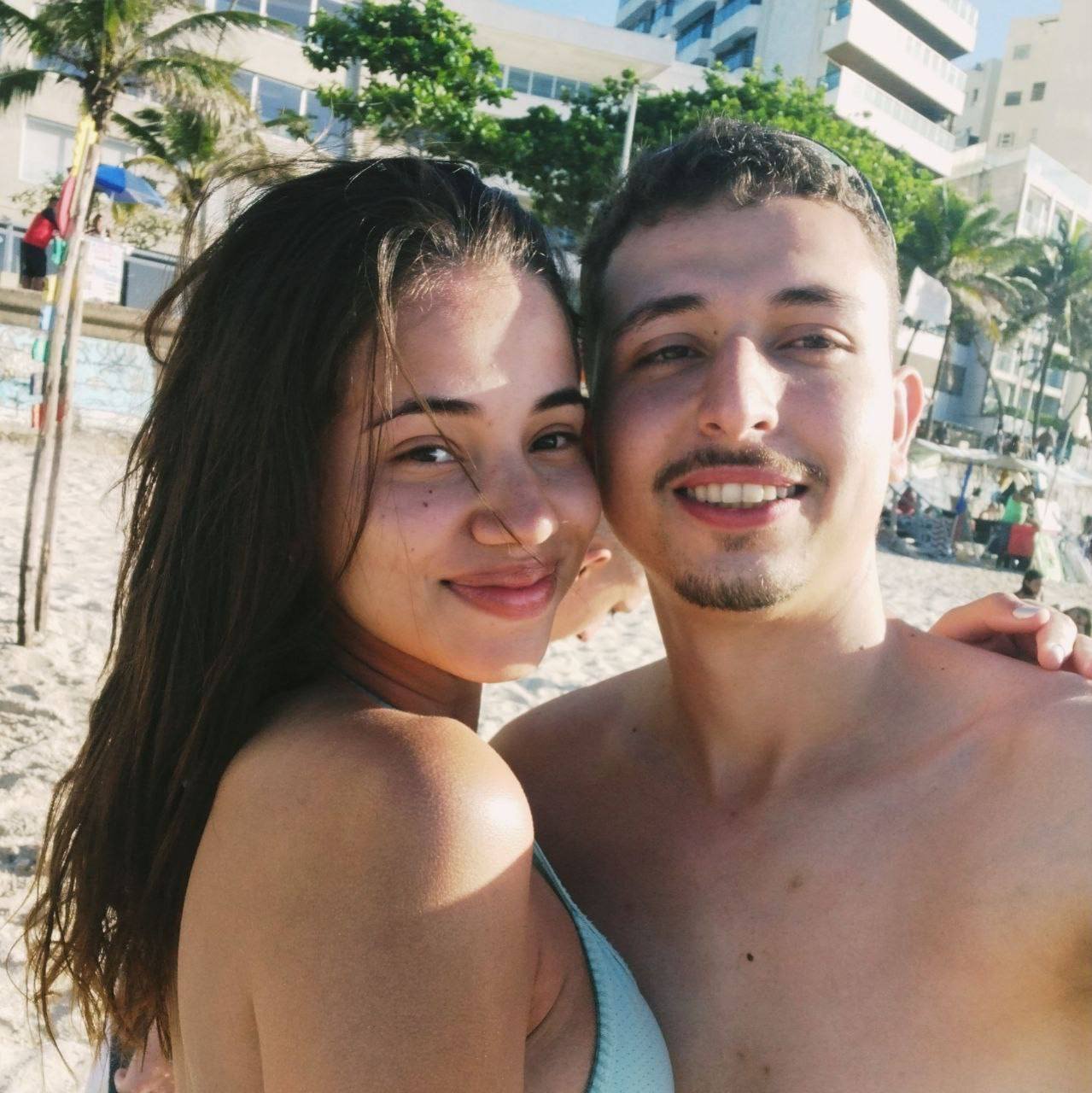 Magrinha transando com namorado