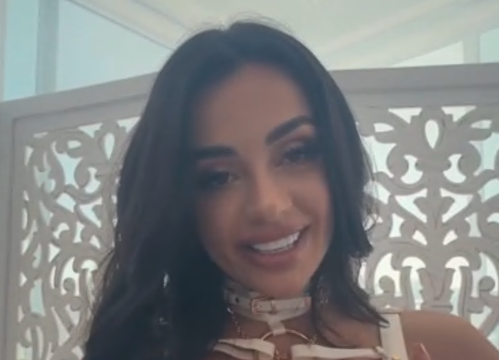 OnlyFans – Martina Smeraldi – Delírio com Dredd