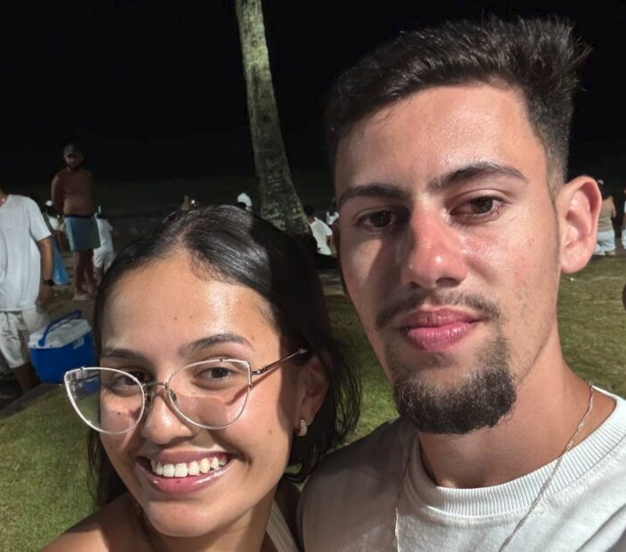 Tomou pirocada do marido