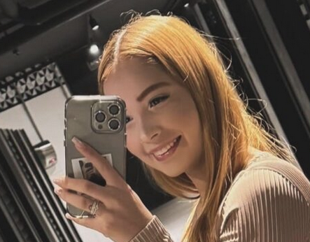 Vazou a ruiva tomando leitinho