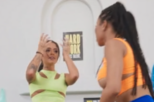Brazzers – Kira Noir, Ryan Reid, Mikey Star – Treino Lésbico Intenso