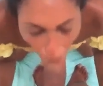 Gozou nos peitos da morena
