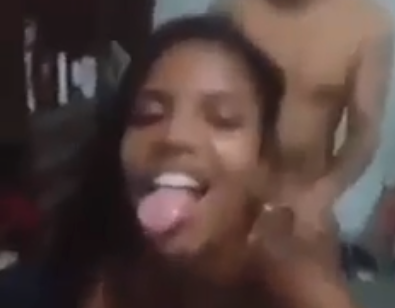 Morena gostosa pedindo tapa