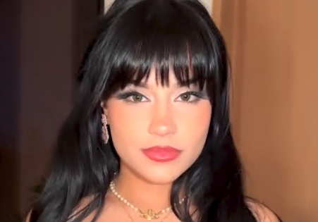 OnlyFans – Hannah Jo – Fodendo de Lingerie Rosa com Rosa na Boca