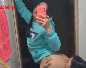 Chupou o cuzinho da amiga