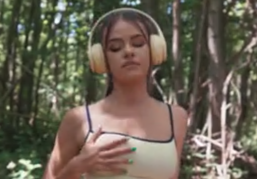 Brazzers – Rossa Vaxx – Flagrados na Floresta