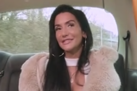 FakeTaxi – Angela Doll – Passageira Safada Sem Dinheiro