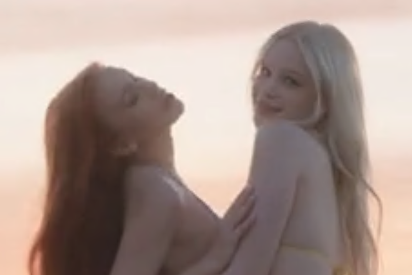 Vixen – Megan Longoria & Avrora Meey – Desejo a Três na Mansão