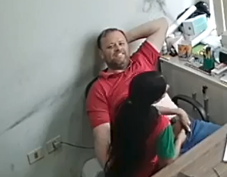 Flagra na câmera de segurança da empresa