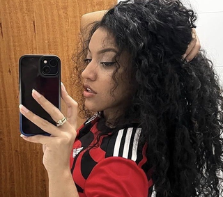 Morena cacheada vazada