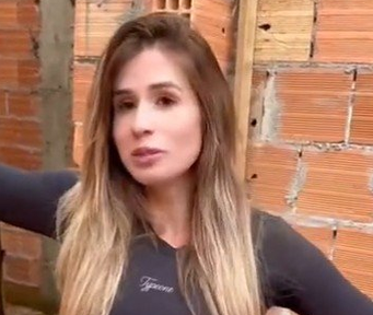 Rabuda deliciosa com o pedreiro