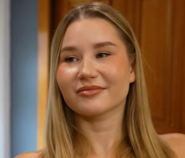 MyPervyFamily – Amalia Davis – Minha Meia-Irmã Precisa de um Tempo a Sós