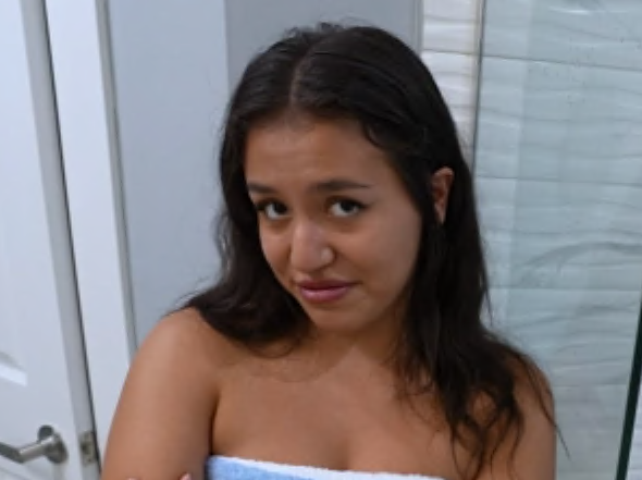 MyPervyFamily – Amira Mae – Eu Deixo Você Olhar Quando Quiser